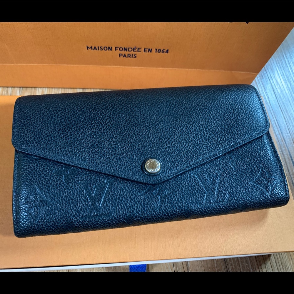 Sarah wallet in good condition